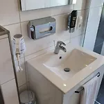 Appartamento Kernsaniertes In Ruhiger Und Zentraler Lage By Interhome *